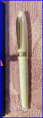 Laban Taroko Fountain Pen Moon Cave Color Fine Point NEW in Box RN-F8882-IVG-F