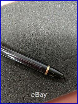Pilot Custom 823 Fountain Pen Smoke with Gold Trim 14K Fine Point