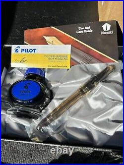 Pilot Custom 823 Fountain Pen in Amber with Gold Trim 14K Gold Fine Point NEW