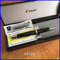 Pilot Vanishing Point Fountain Pen in Black & Rhodium 18K Gold Fine Nib