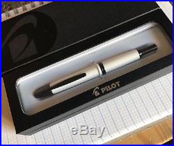 Pilot Vanishing Point White Pen with Black Trim 18K Fine Gold Nib