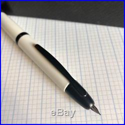 Pilot Vanishing Point White Pen with Black Trim 18K Fine Gold Nib