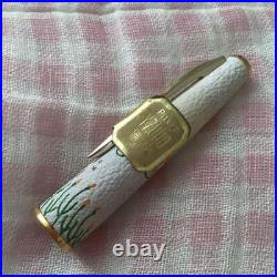 Pilot fountain pen 18K leather wrapped floral pattern fine point F white barrel