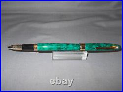 Sheaffer Vintage Crest Fountain Pen #583 Nova Green l8k fine point