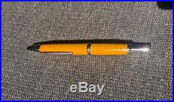 Used yellow Pilot vanishing point fountain pen fine point great condition