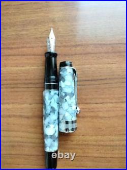With box and warranty Aurora Optima Black Pearl Fine Point Fountain Pen-MN