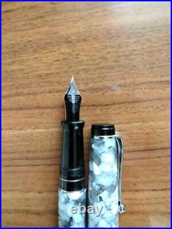 With box and warranty Aurora Optima Black Pearl Fine Point Fountain Pen-MN